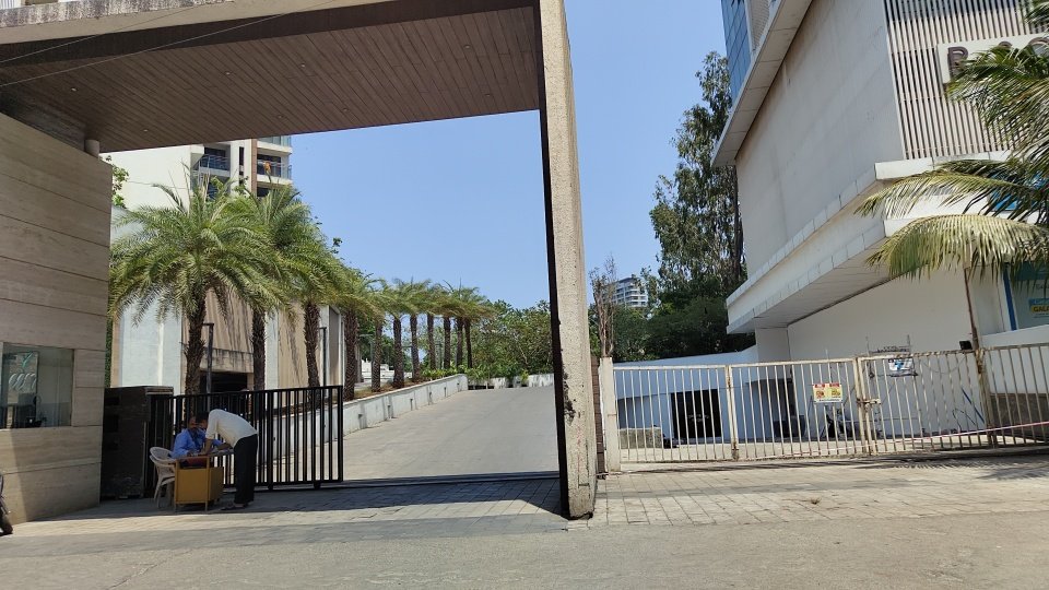 6jl5apu8_optOrig Runwal R Square