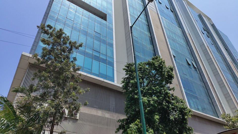 shsq128z_optOrig Runwal R Square